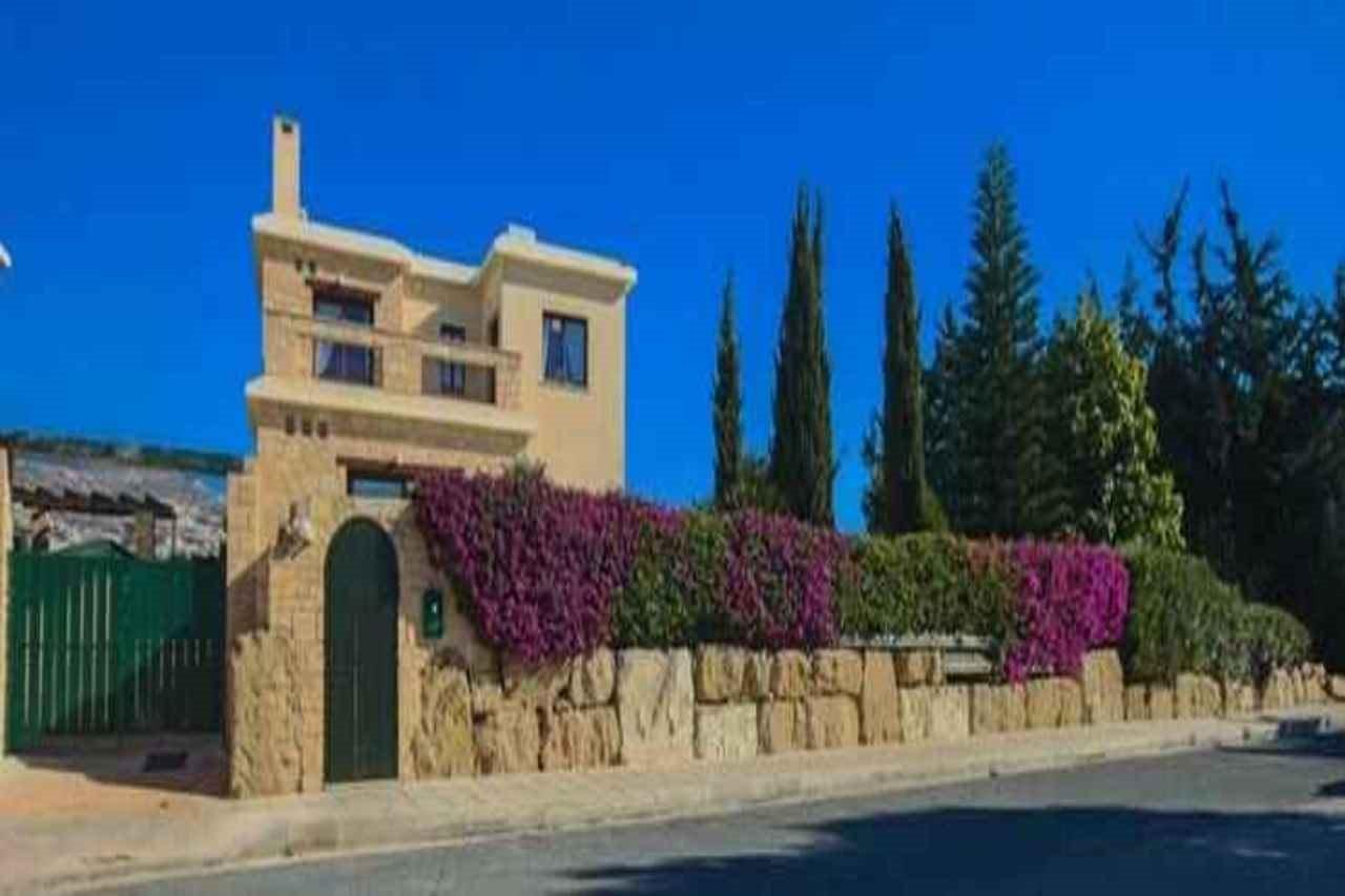 Villa Camelot By Ezoria Villas Coral Bay Exterior photo
